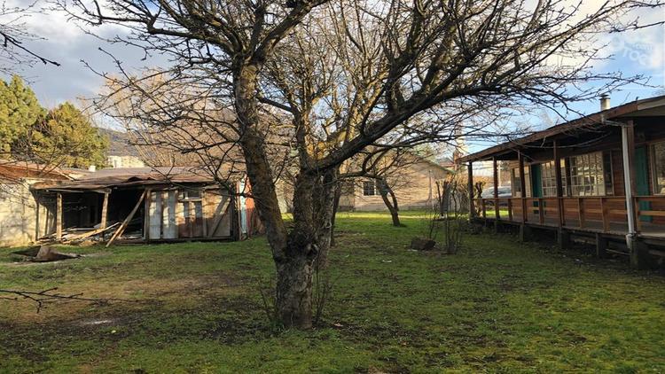 Excelente oportunidad, vendo terreno de 1250 mt2 con una casa y cabañas en el centro de la ciudad de Coyhaique