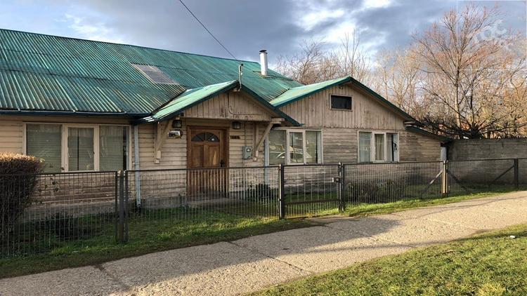 Excelente oportunidad, vendo terreno de 1250 mt2 con una casa y cabañas en el centro de la ciudad de Coyhaique