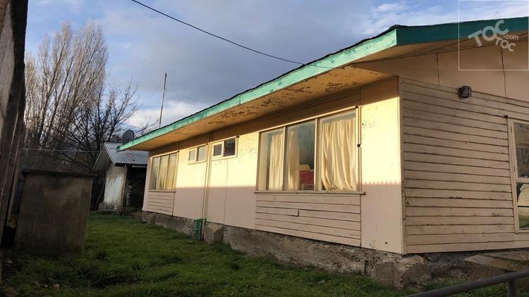 Excelente oportunidad, vendo terreno de 1250 mt2 con una casa y cabañas en el centro de la ciudad de Coyhaique