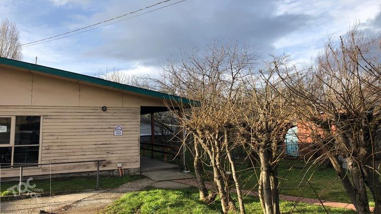 Excelente oportunidad, vendo terreno de 1250 mt2 con una casa y cabañas en el centro de la ciudad de Coyhaique