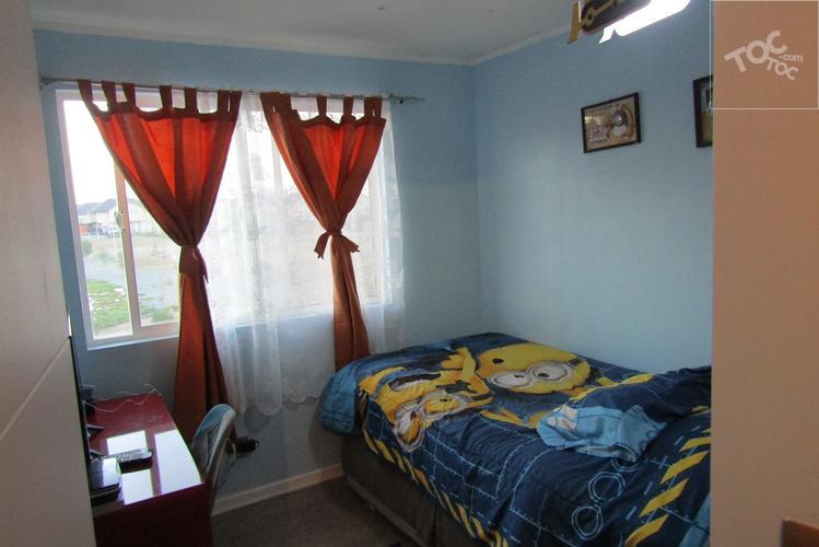 Casa esquinera en Condominio Laguna Norte/2 pisos, 3 dormitorios, 3 baños/ 4 estacionamientos