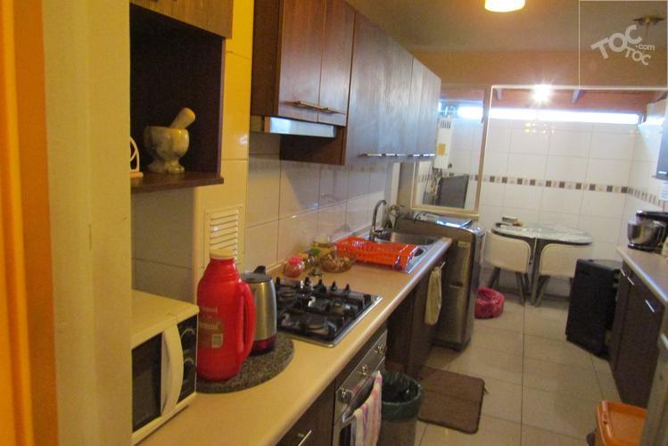 Casa esquinera en Condominio Laguna Norte/2 pisos, 3 dormitorios, 3 baños/ 4 estacionamientos
