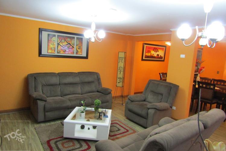 Casa esquinera en Condominio Laguna Norte/2 pisos, 3 dormitorios, 3 baños/ 4 estacionamientos