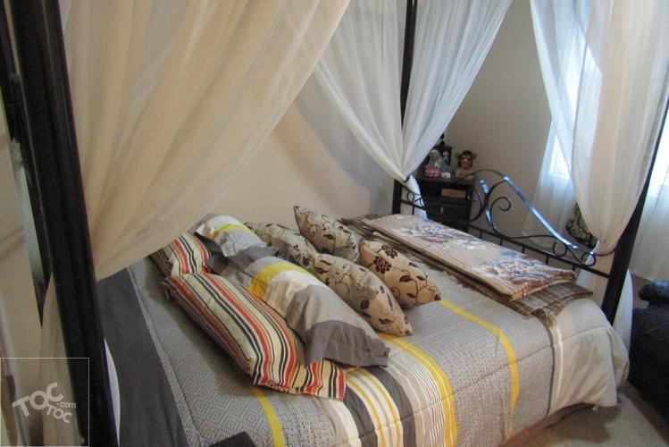 Casa esquinera en Condominio Laguna Norte/2 pisos, 3 dormitorios, 3 baños/ 4 estacionamientos
