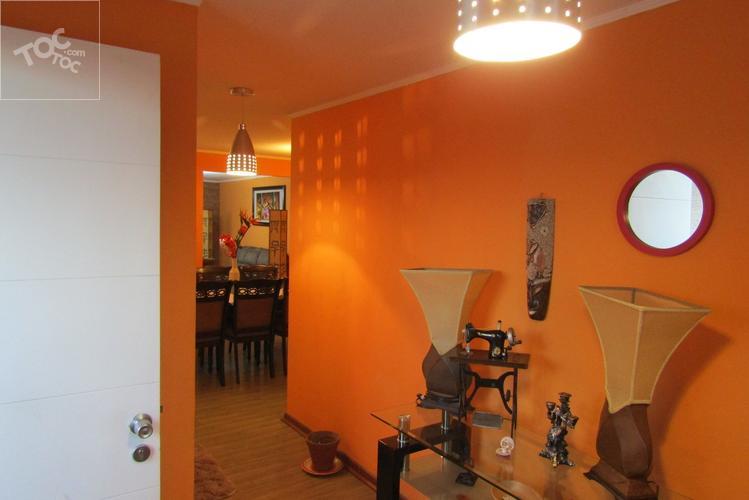Casa esquinera en Condominio Laguna Norte/2 pisos, 3 dormitorios, 3 baños/ 4 estacionamientos