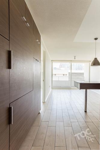 Carmen 368 Departamento 710 Comuna Santiago 1 Habitación Grande 1 Baño en Suite Walk-In Closet Esq. Santa Isabel