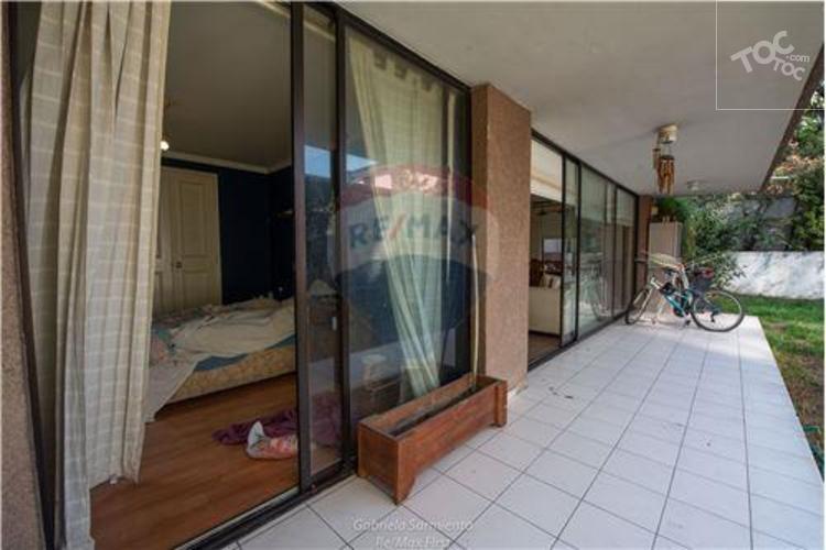 Hendaya-Depto con patio, El Golf