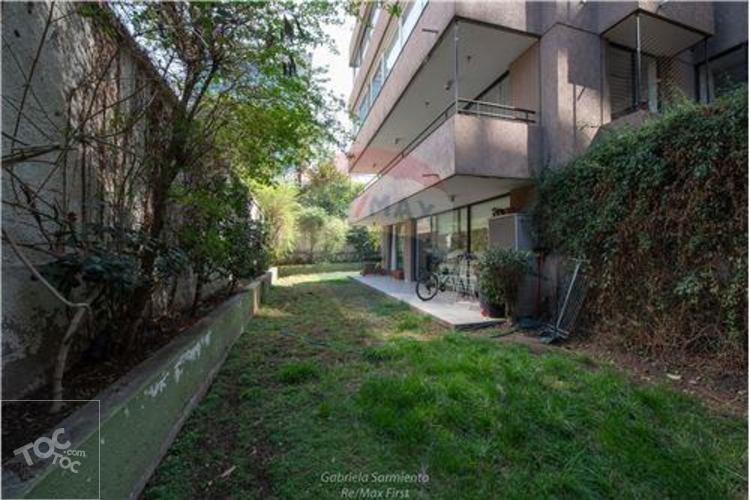 Hendaya-Depto con patio, El Golf