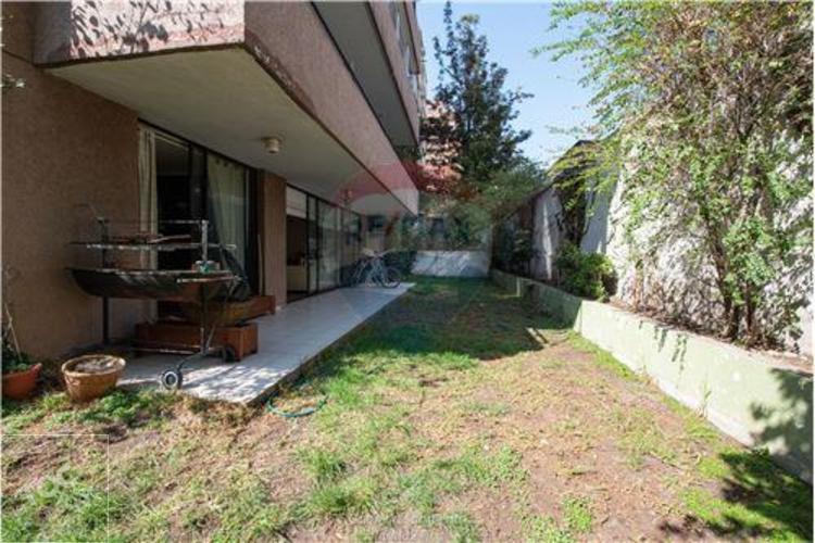 Hendaya-Depto con patio, El Golf