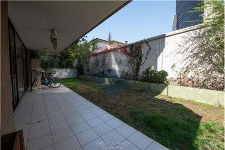 Hendaya-Depto con patio, El Golf