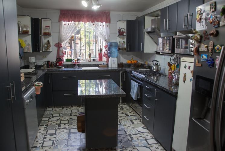SE VENDE HERMOSA CASA EN QUINTA NORMAL, GRAN CONECTIVIDAD.