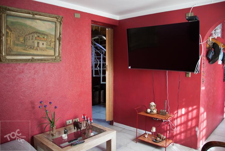 SE VENDE HERMOSA CASA EN QUINTA NORMAL, GRAN CONECTIVIDAD.