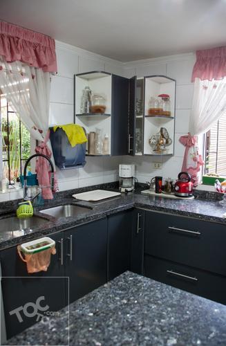 SE VENDE HERMOSA CASA EN QUINTA NORMAL, GRAN CONECTIVIDAD.