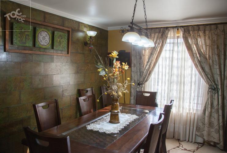 SE VENDE HERMOSA CASA EN QUINTA NORMAL, GRAN CONECTIVIDAD.