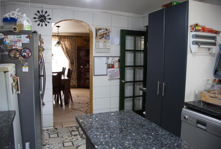 SE VENDE HERMOSA CASA EN QUINTA NORMAL, GRAN CONECTIVIDAD.