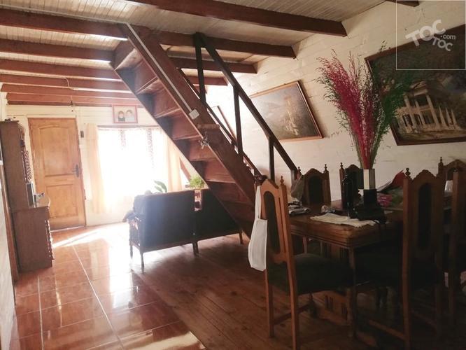 Se vende excelente terreno con dos casas y Galpón