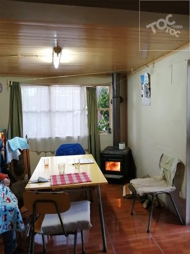 Se vende excelente terreno con dos casas y Galpón