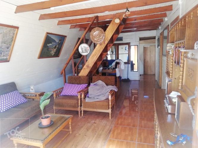Se vende excelente terreno con dos casas y Galpón