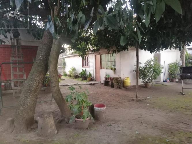 Se vende excelente terreno con dos casas y Galpón