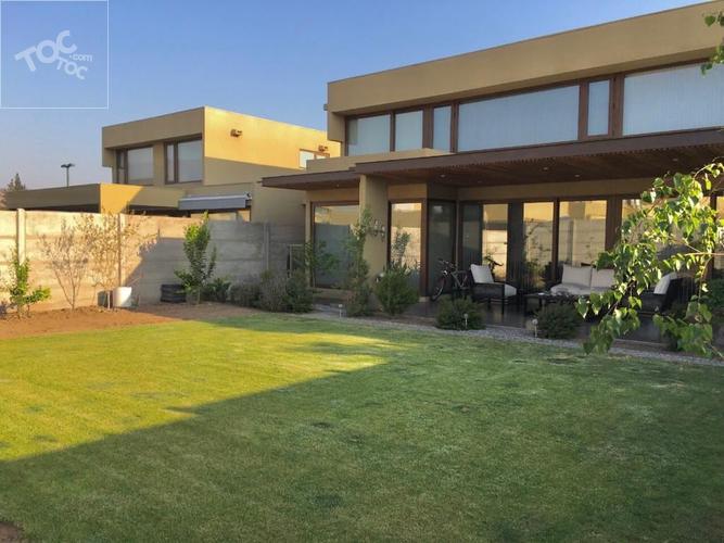Hermosa casa en Condominio Peumayén 3D 4B