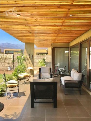 Hermosa casa en Condominio Peumayén 3D 4B