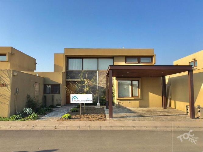 Hermosa casa en Condominio Peumayén 3D 4B