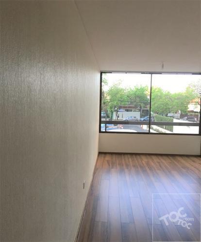 Luminoso departamento baños y cocina remodelados ,1estacionamiento ,sin bodega