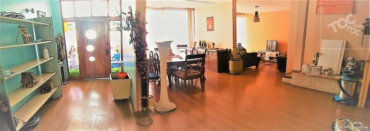¡Gran casa con vista al mar! Excelente ubicación para vivir o invertir