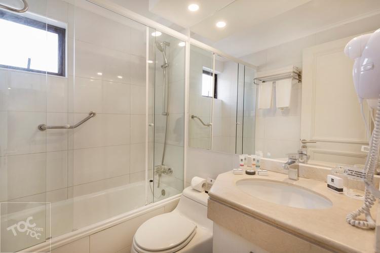 Excelente Departamento sin amoblar, Barrio El Golf, Modelo 2