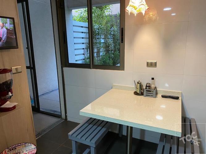 ESPECTACULAR DEPARTAMENTO EN PRIMER PISO CON GRAN JARDIN 3 ESTACIONAMIENTOS