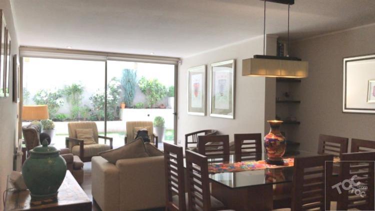 ESPECTACULAR DEPARTAMENTO EN PRIMER PISO CON GRAN JARDIN 3 ESTACIONAMIENTOS