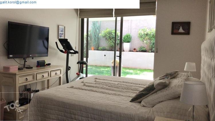 ESPECTACULAR DEPARTAMENTO EN PRIMER PISO CON GRAN JARDIN 3 ESTACIONAMIENTOS
