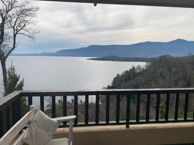 Departamento con vista al lago en condominio con playa y marina privada Bordelago // Pucon