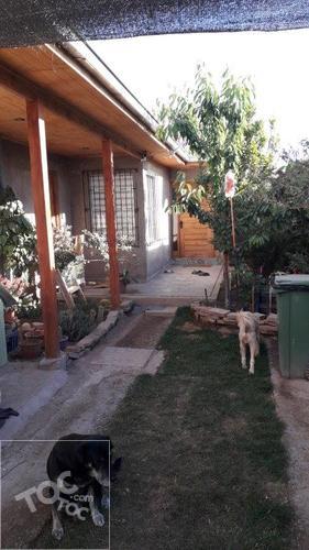 Casa sólida con local