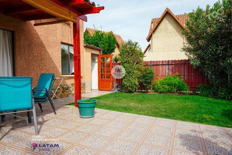 EN VENTA CASA MARAVILLOSA - AV. STA MARTA DE HUECHURABA
