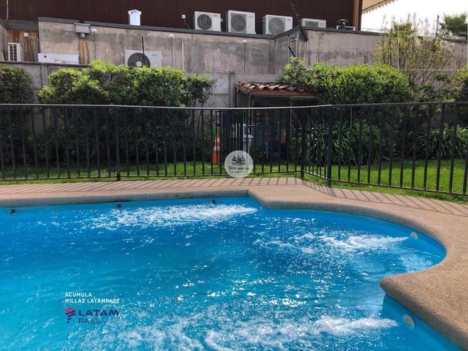 EN VENTA CASA MARAVILLOSA - AV. STA MARTA DE HUECHURABA