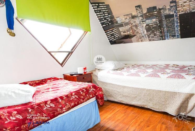 EN VENTA CASA MARAVILLOSA - AV. STA MARTA DE HUECHURABA