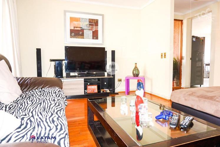 EN VENTA CASA MARAVILLOSA - AV. STA MARTA DE HUECHURABA