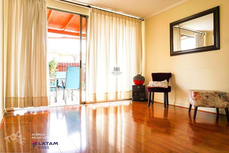 EN VENTA CASA MARAVILLOSA - AV. STA MARTA DE HUECHURABA