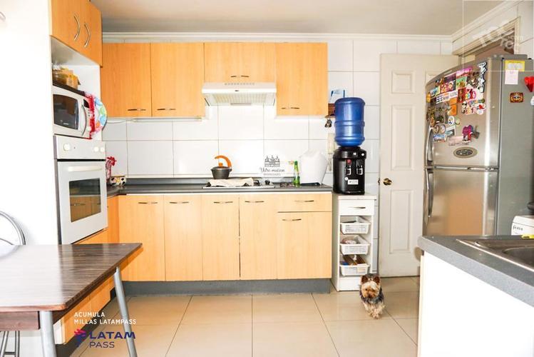 EN VENTA CASA MARAVILLOSA - AV. STA MARTA DE HUECHURABA