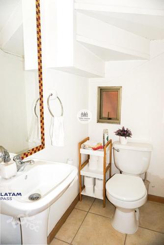 EN VENTA CASA MARAVILLOSA - AV. STA MARTA DE HUECHURABA