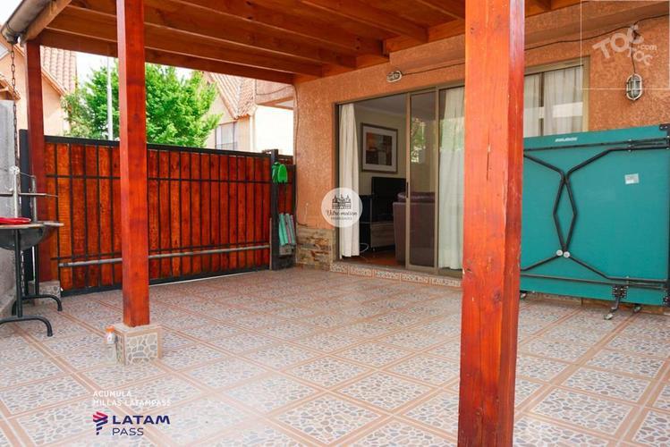 EN VENTA CASA MARAVILLOSA - AV. STA MARTA DE HUECHURABA