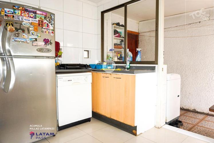 EN VENTA CASA MARAVILLOSA - AV. STA MARTA DE HUECHURABA