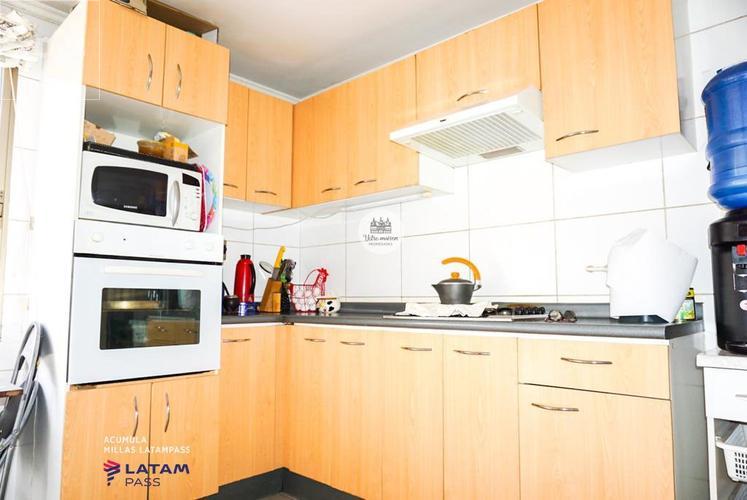 EN VENTA CASA MARAVILLOSA - AV. STA MARTA DE HUECHURABA