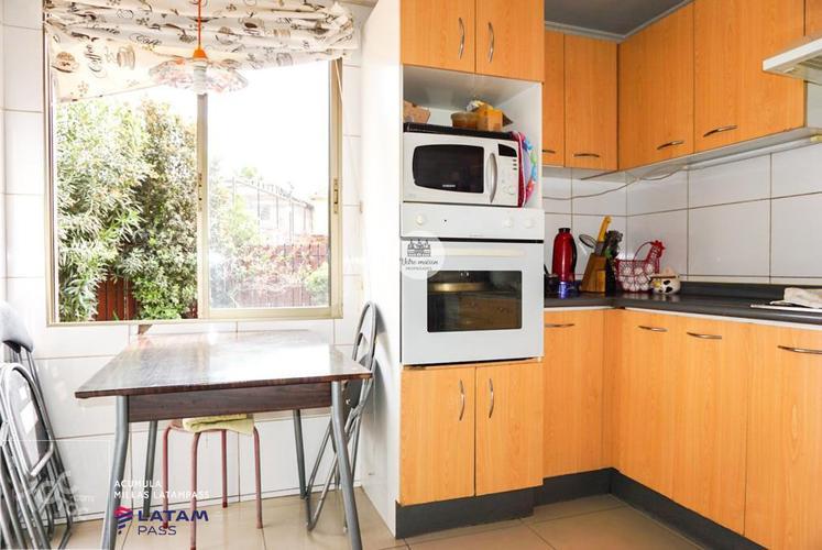 EN VENTA CASA MARAVILLOSA - AV. STA MARTA DE HUECHURABA