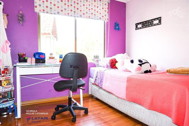 EN VENTA CASA MARAVILLOSA - AV. STA MARTA DE HUECHURABA