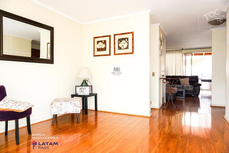 EN VENTA CASA MARAVILLOSA - AV. STA MARTA DE HUECHURABA
