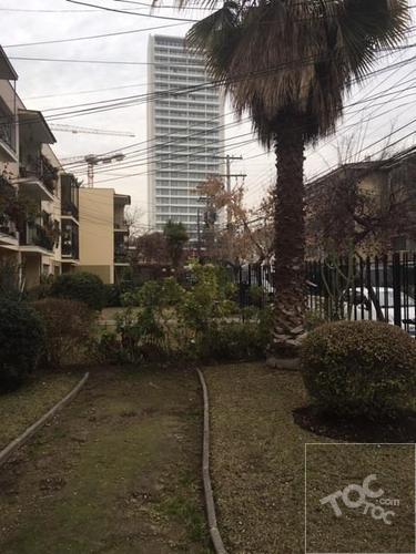 METRO ÑUÑOA / DEPARTAMENTO REMODELADO CON ESTACIONAMIENTO Y BODEGA