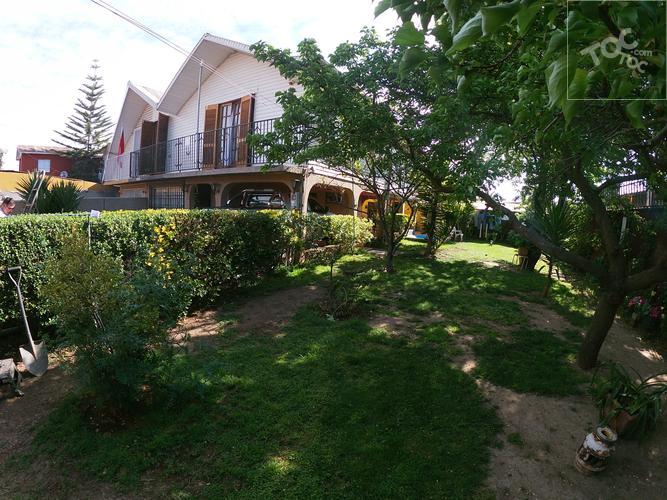 Hermosa Propiedad con piscina y gran jardín
