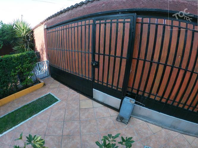 Hermosa Propiedad con piscina y gran jardín